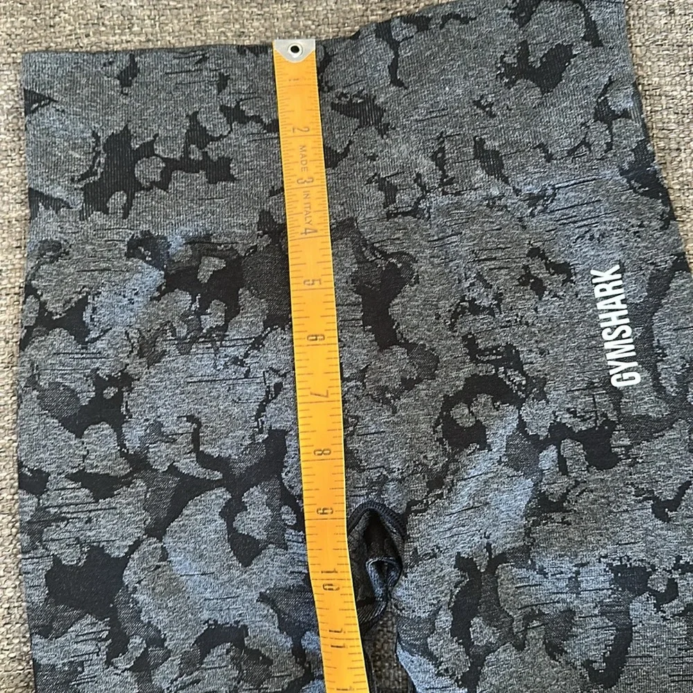 Gymshark Women’s Black Gray Camo Cropped Leggings Small - Picture 5 of 6
